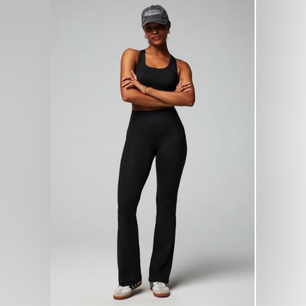NWT- (30”) SHORT INSEAM - Fabletics Oasis PureLuxe HW Pocketed Kick Flare -BLACK